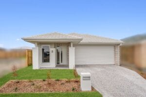 8 Oberon Crescent, YARRABILBA  QLD  4207